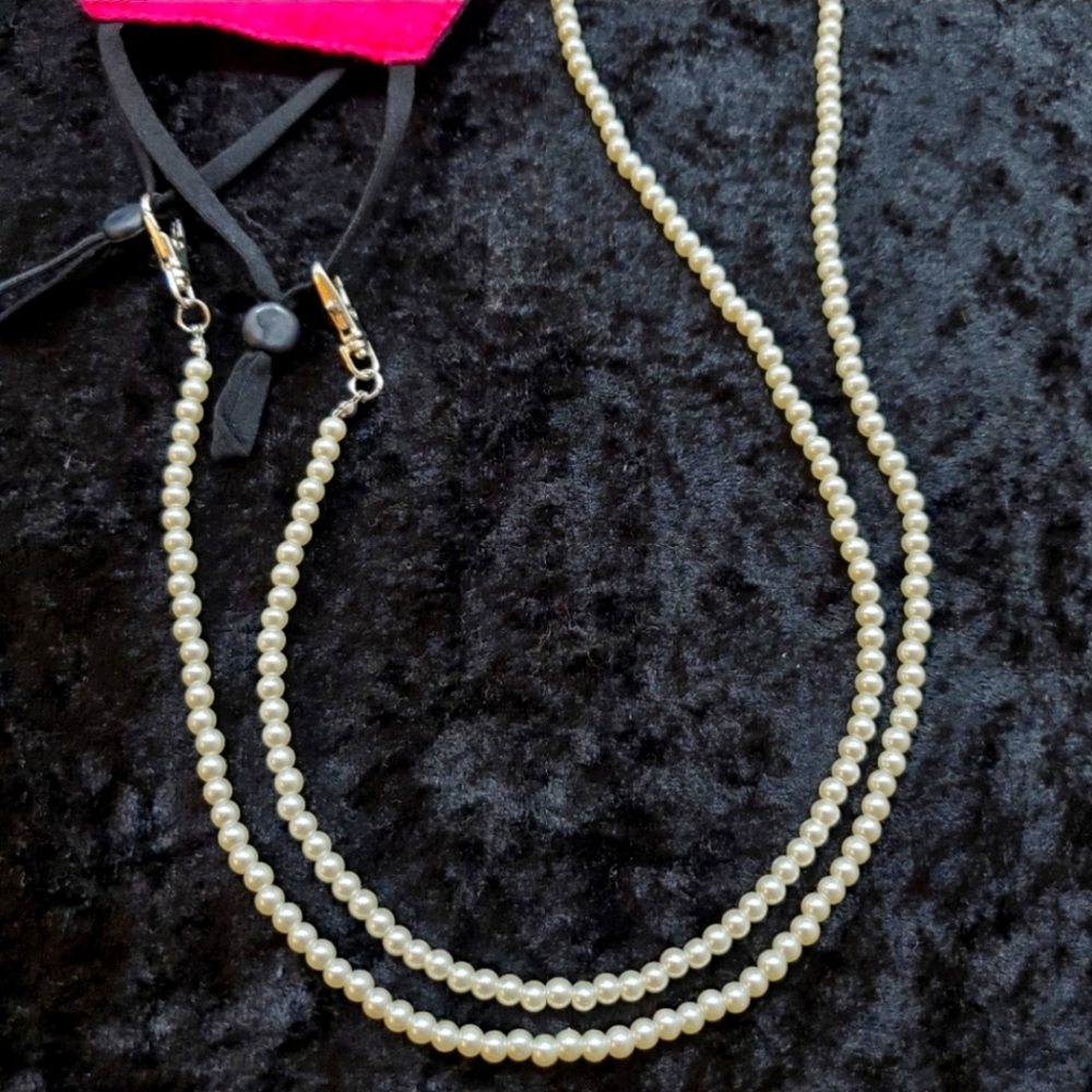 Vintage Pearl Necklace/Mask Chain  NWT